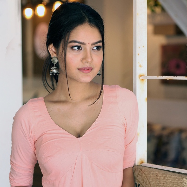 The Profile Image Avatar of priyal_mahajan - Priyal Mahajan