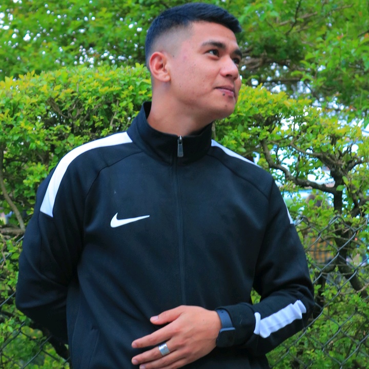 Laure Devit 🇳🇵👮‍♂️💪 - suara asli