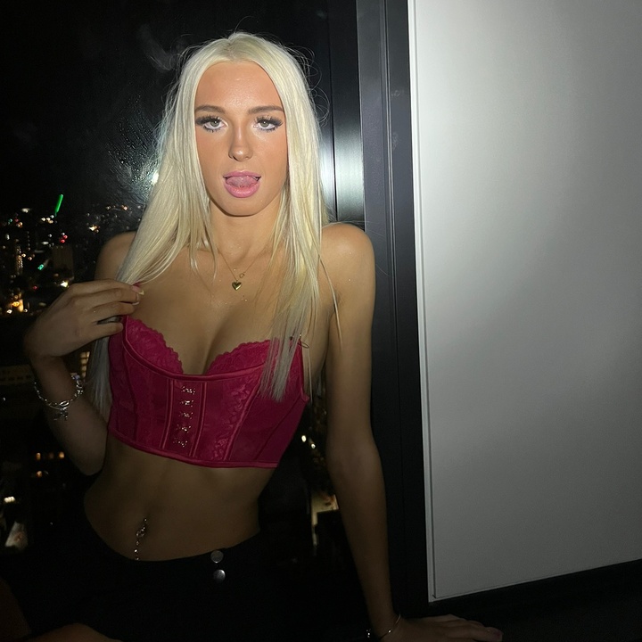 🦄 @vwor - Britney Quinn - TikTok