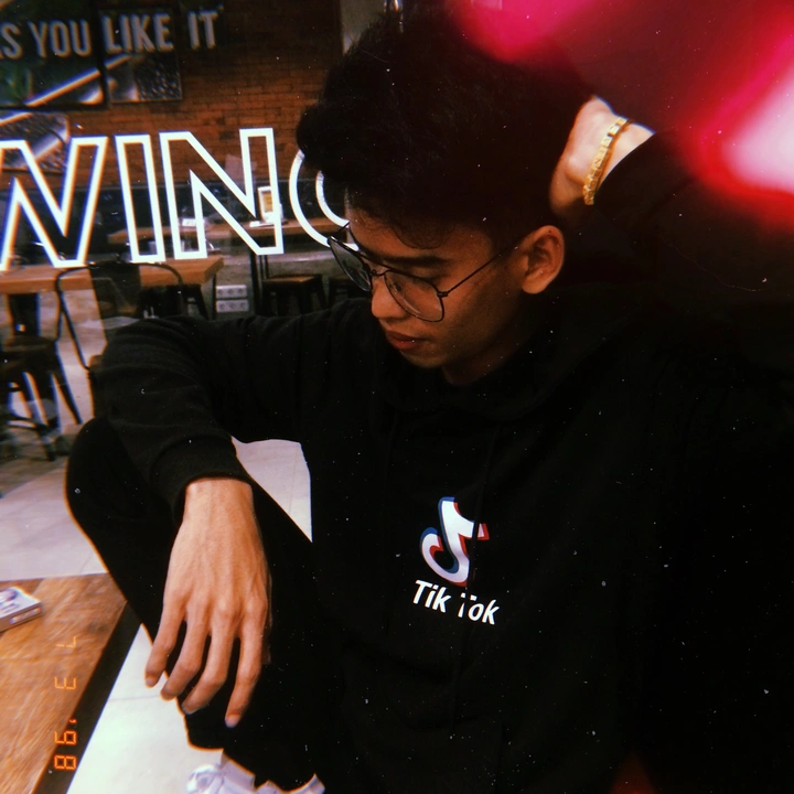  𝙰𝚕𝚟𝚒𝚗𝚎𝚐𝚘𝚗 - Cinta Pertama