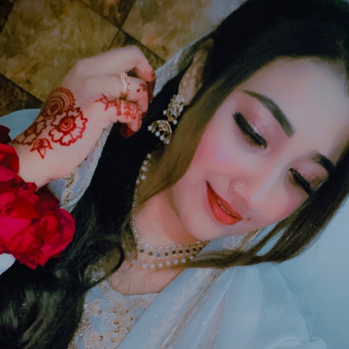 Komal Awan - suara asli