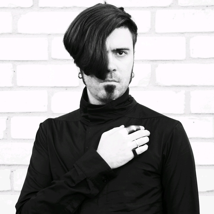 Dmitry Distant - suara asli