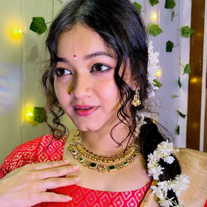 গোলাপ ফুলের কাটা তোর বন্ধু সাদা মাটা