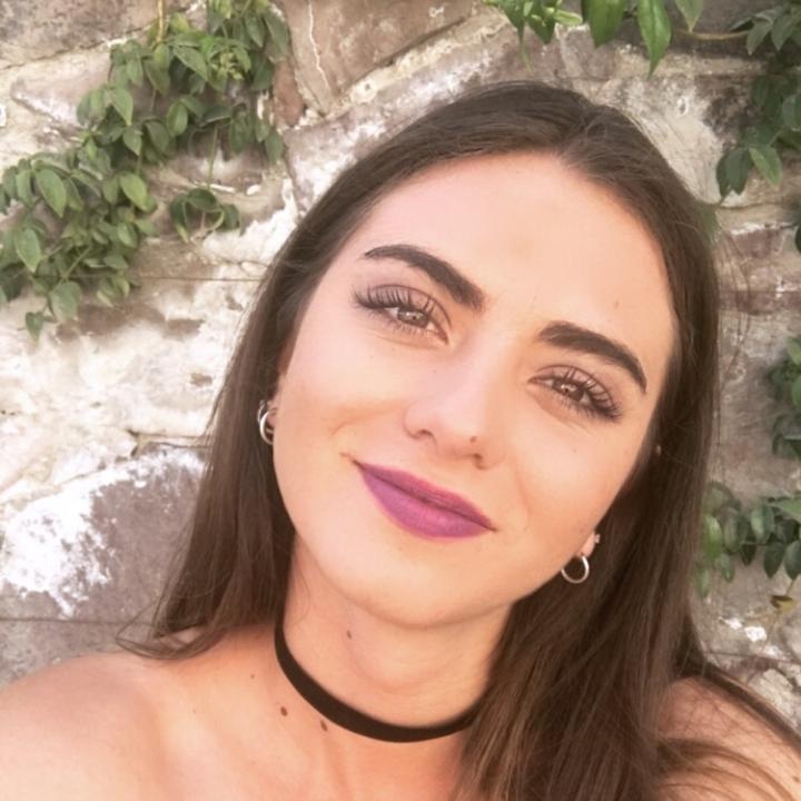 The Profile Image Avatar of ale.poo_ - Ale Poo