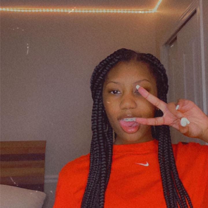 @imjustariii._