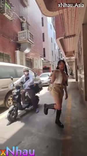 Dâm nữ xinh đẹp hàng ngon mới sáng nứng lồn đi mua đồ k mặc đồ lót show hàng public (Dâm nữ xinh đẹp hàng ngon mới sáng nứng lồn đi mua đồ k mặc đồ lót show hàng public) [26]