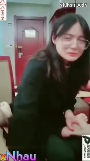 Cho con bạn thân sờ chim sục cu sướng hết cặc siêu dâm nhưng hơi ngại (Cho con bạn thân sờ chim sục cu sướng hết cặc siêu dâm nhưng hơi ngại) [26]