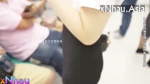 E nv văn phòng ngây thơ xinh đẹp bị tên trọc biến thái chịch public trên tàu điện (E nv văn phòng ngây thơ xinh đẹp bị tên trọc biến thái chịch public trên tàu điện) [26]
