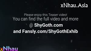 Cô gái thích khỏa thân đi dạo ngoài đường đông người (Cô gái thích khỏa thân đi dạo ngoài đường đông người) [26]