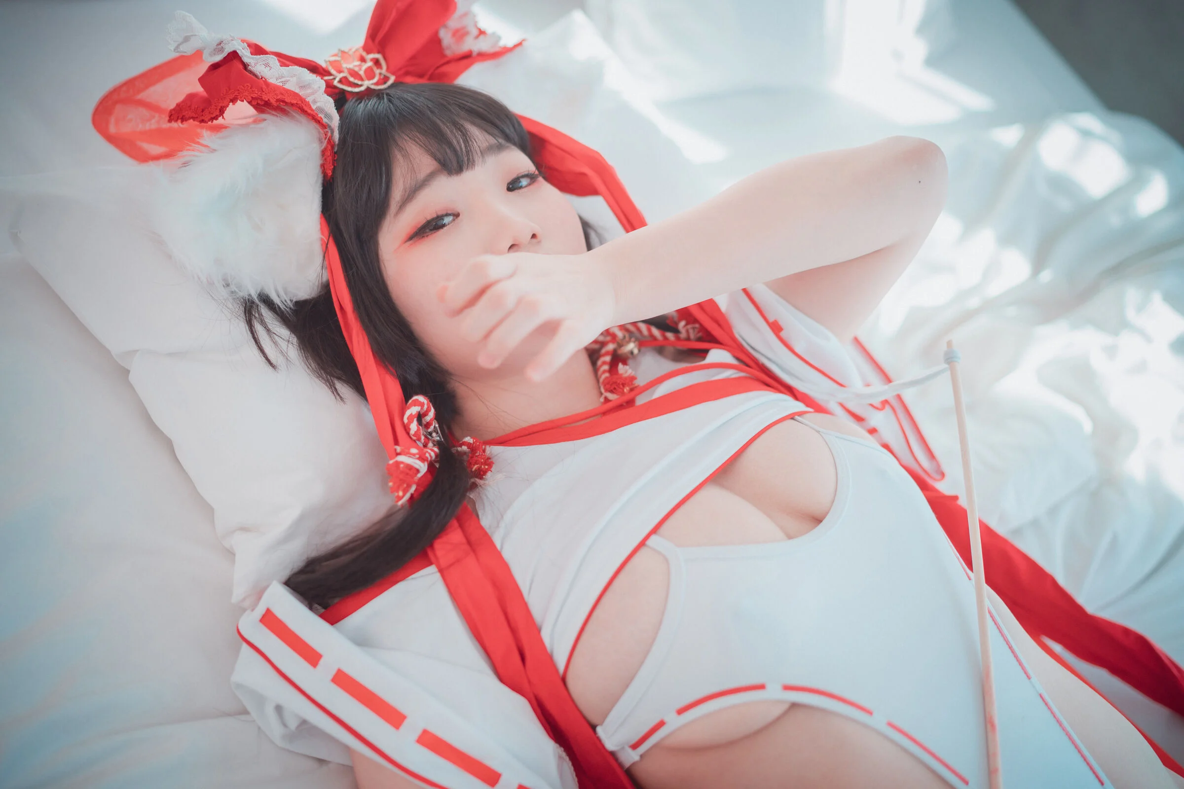 Đọc truyện hentai Tuyển tập Albums siêu phẩm Cosplay - Chap 612 - Mimmi - Reimu Hakurei