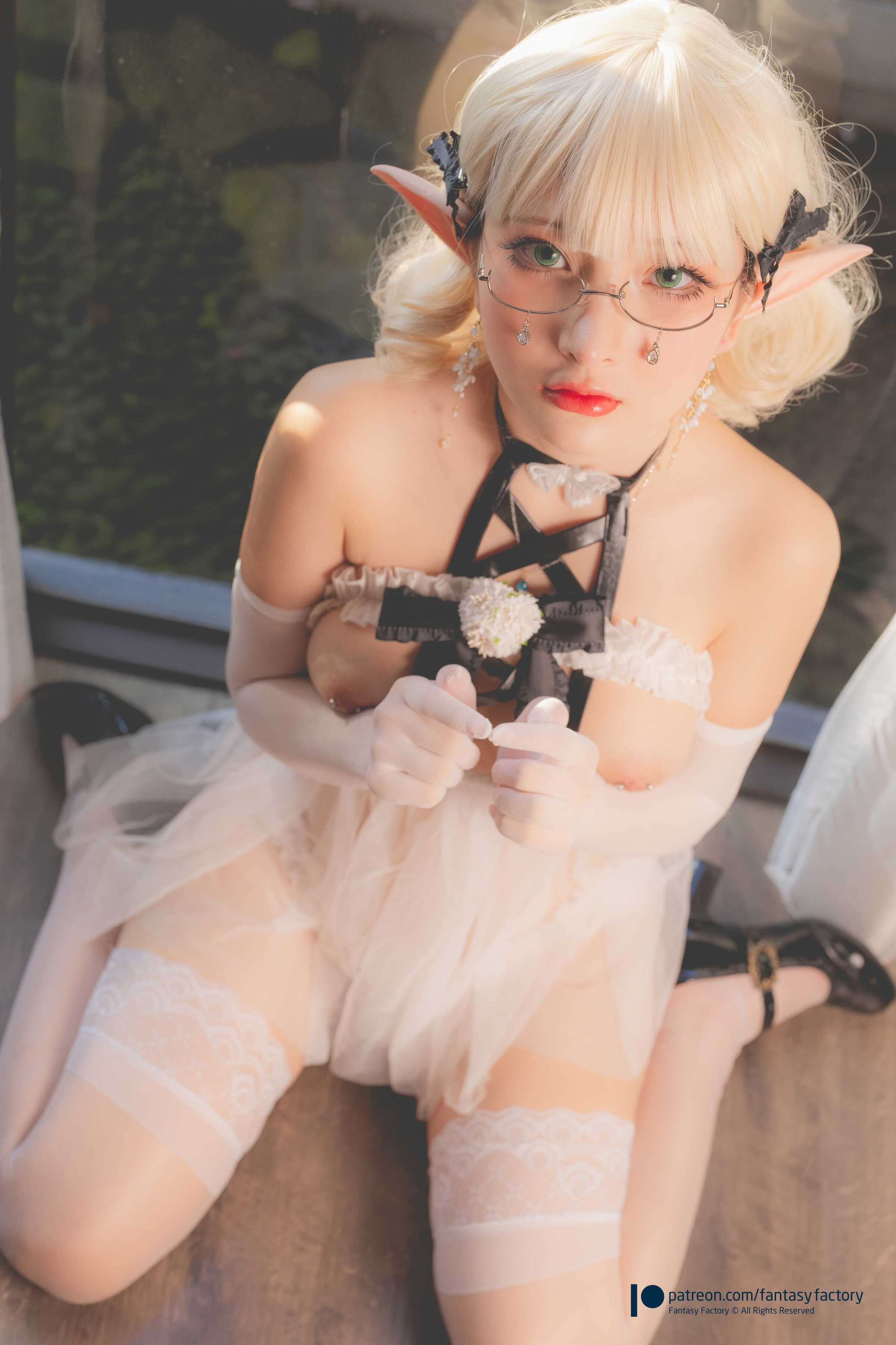 Đọc truyện hentai Tuyển tập Albums siêu phẩm Cosplay - Chap 529 - Fantasy Factory - Yuukyuu Kikan (Elven Bride)