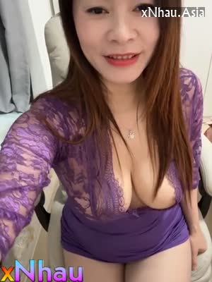 Em gái 2k3 tự chơi với đồ chơi cực cháy trong phòng (Em gái 2k3 tự chơi với đồ chơi cực cháy trong phòng) [26]