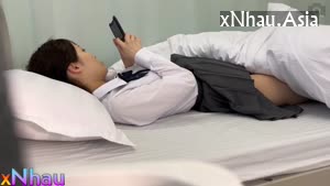 đặt cam quay lén phát hiện chị gái nằm thủ dâm (đặt cam quay lén phát hiện chị gái nằm thủ dâm) [26]