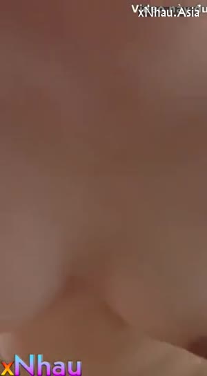 bé sinh viên dâm vừa cưỡi vừa cười sung sướng (bé sinh viên dâm vừa cưỡi vừa cười sung sướng) [26]