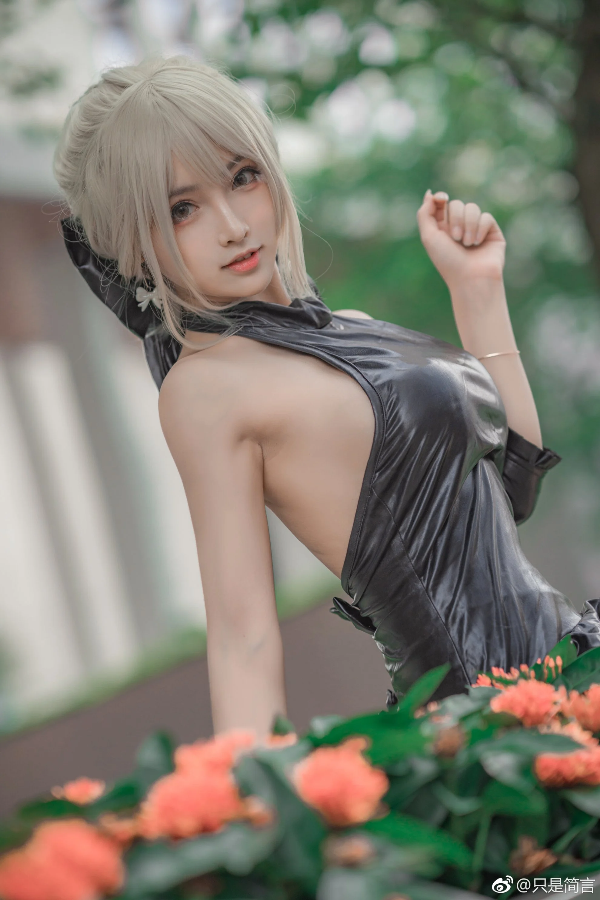 Đọc truyện hentai Tuyển tập Albums siêu phẩm Cosplay - Chap 886 - saber cosplay