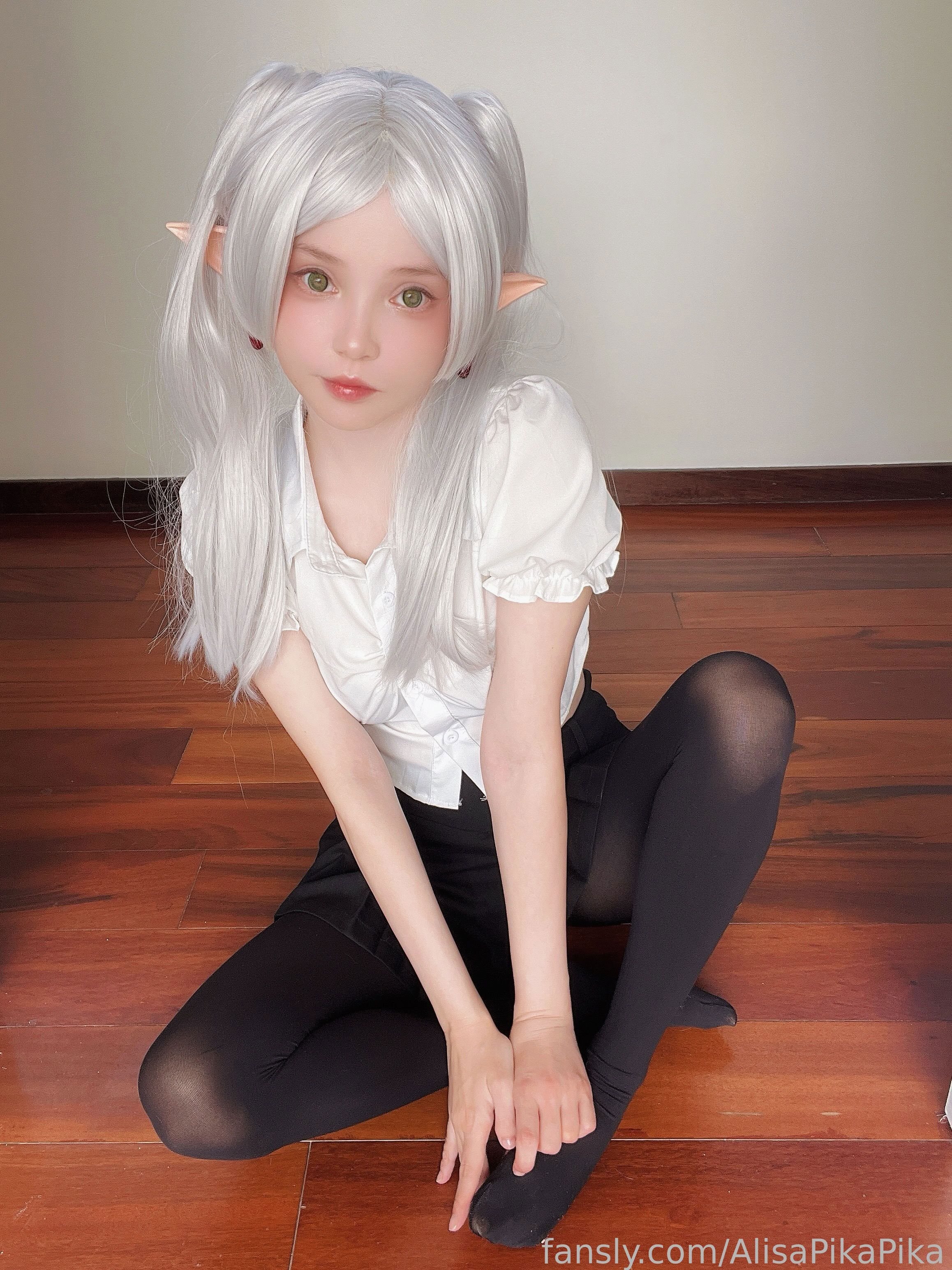 Đọc truyện hentai Tuyển tập Albums siêu phẩm Cosplay - Chap 1275 - Rocksy Light - OL Frieren