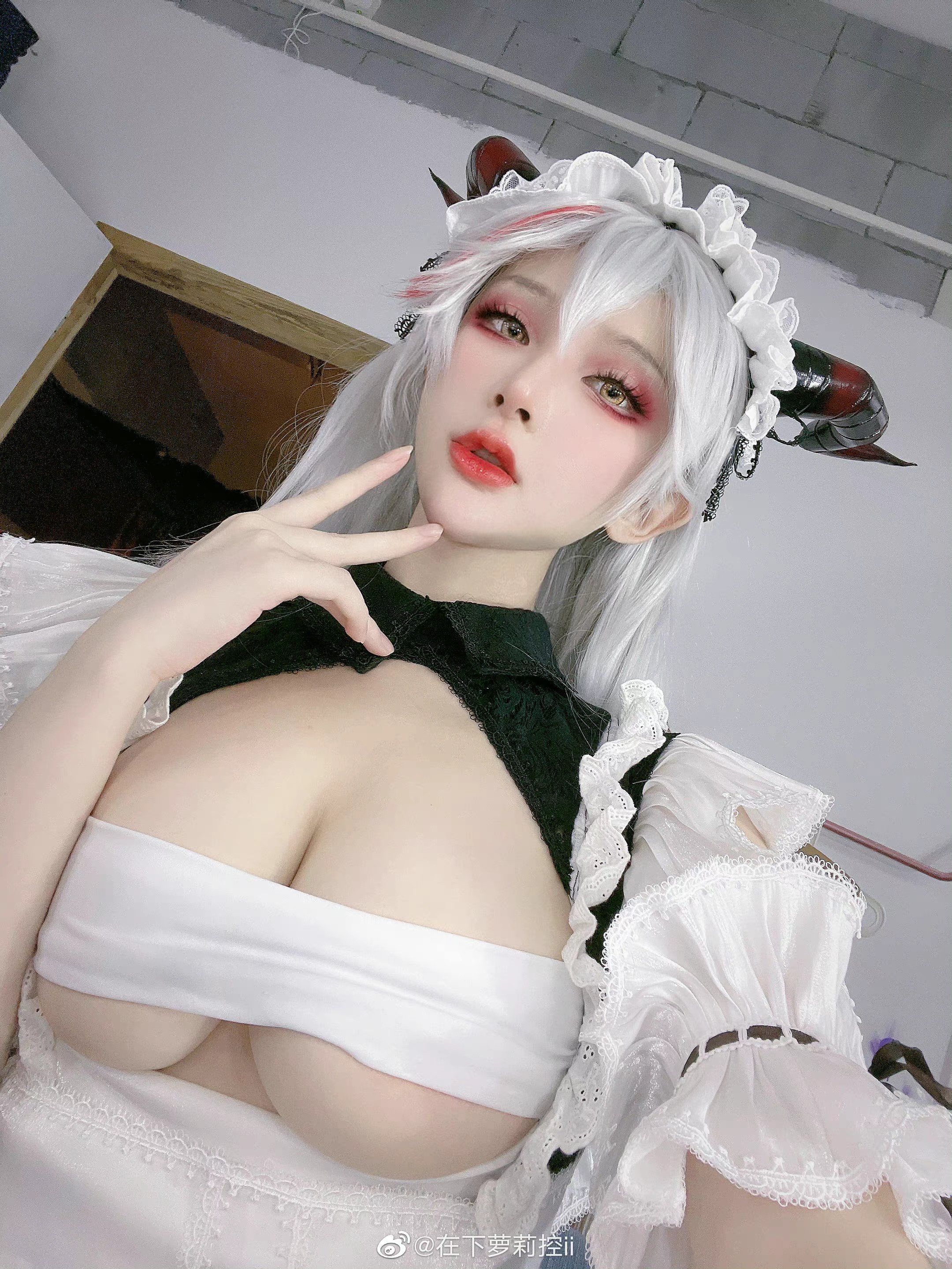 Đọc truyện hentai Tuyển tập Albums siêu phẩm Cosplay - Chap 498 - Egil + Prince Eugen + Louis IX + Atago (Azur Lane)