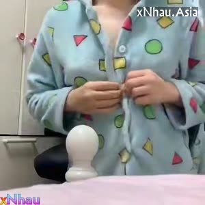 Nứng quá thủ dâm tạm bằng chân giường (Nứng quá thủ dâm tạm bằng chân giường) [26]