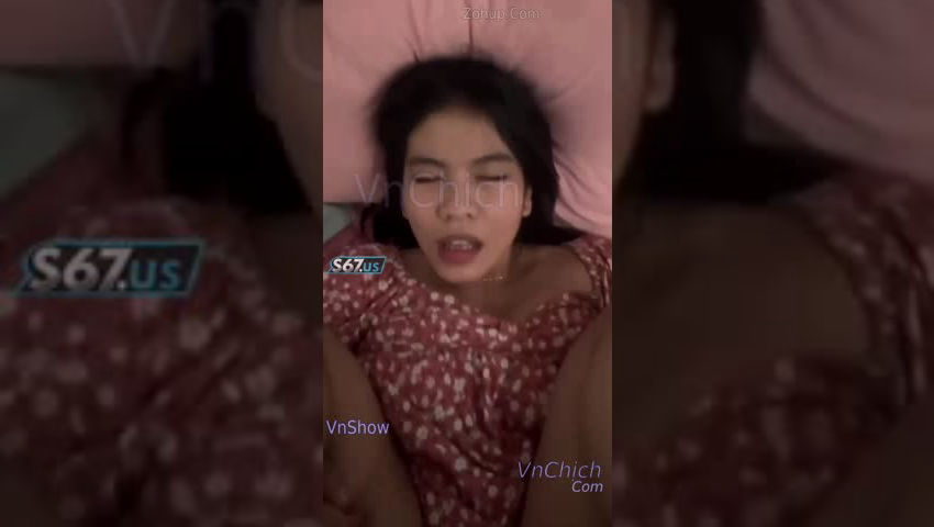 Đang ngủ bị lôi dậy địt tung lồn . Em nó sướng mà chưa kịp tỉnh ngủ ~ Sex Viet69
