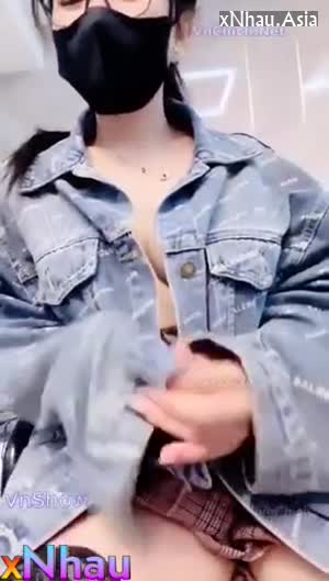 Gái xinh nứng lồn gạ anh xe ôm vào phòng địt live sex kiếm tiền luôn (Gái xinh nứng lồn gạ anh xe ôm vào phòng địt live sex kiếm tiền luôn) [26]