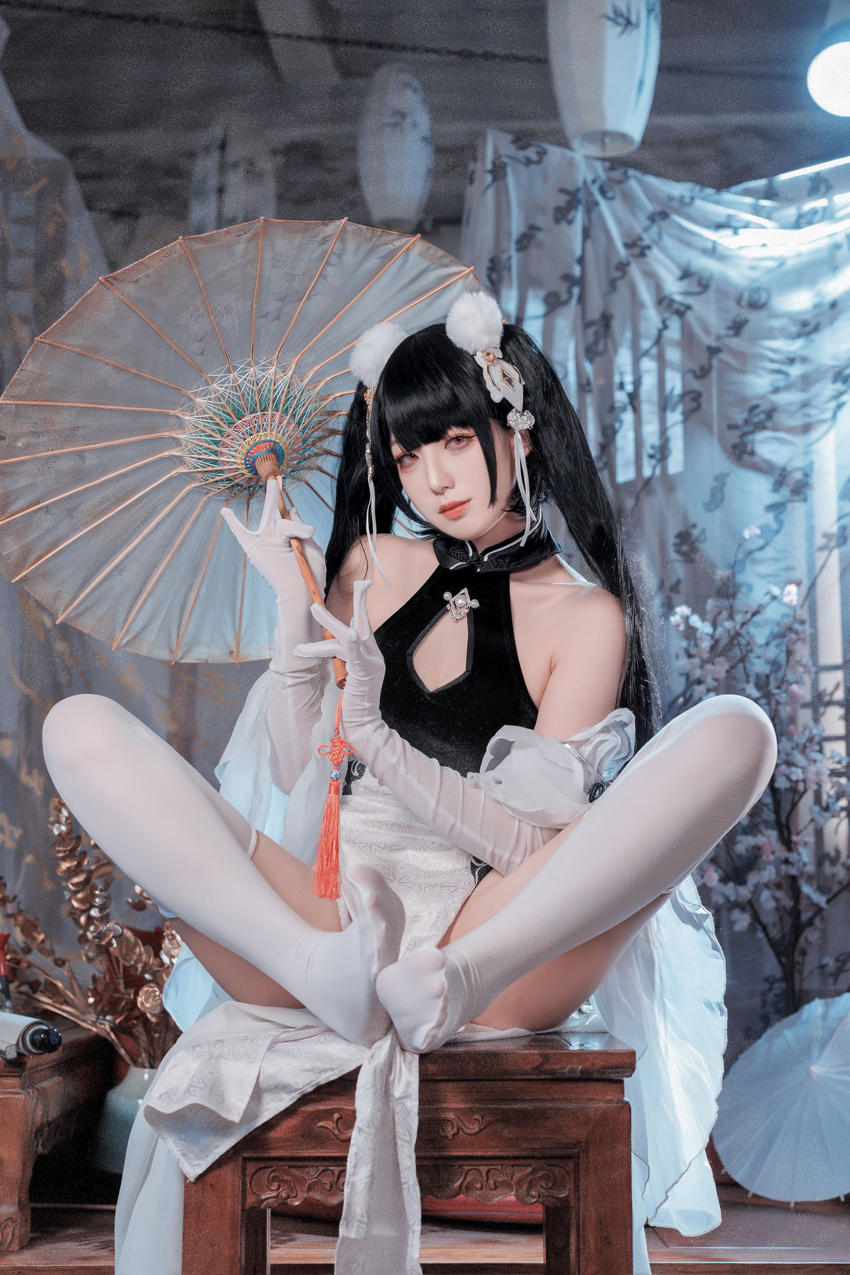 Đọc truyện hentai Tuyển tập Albums siêu phẩm Cosplay - Chap 1170 - The Frontier V - Azur Lane Peter Strasser Erotic Books and Jade