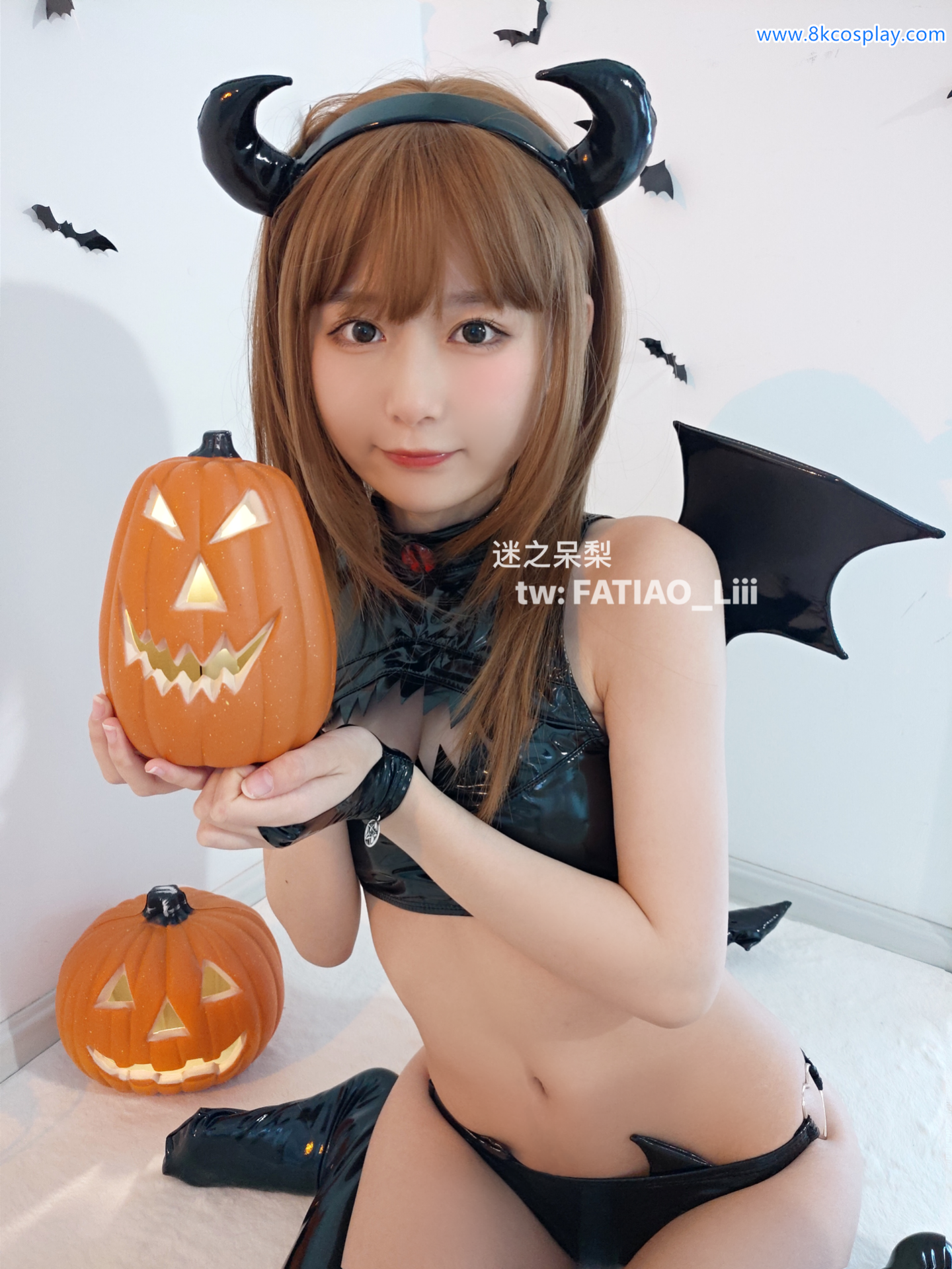 Đọc truyện hentai Tuyển tập Albums siêu phẩm Cosplay - Chap 574 - Yoshino Bakuri (Kajo Shojo) - Một con quỷ nhỏ muốn tàn phá Halloween
