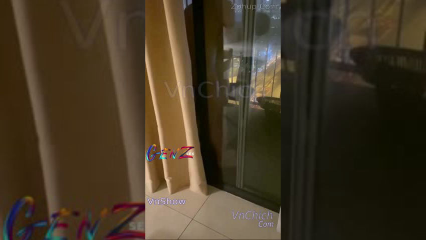 Rủ bạn xem khai mạc euro mà nó dắt gái ra ban công địt nhau như thật ~ Sex VnChich
