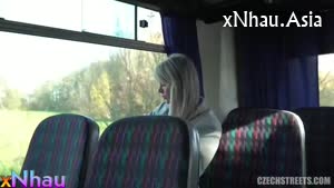 Gạ đụ mbbg trên xe buýt thành công, và cái kết bắn tinh tràn lồn (Gạ đụ mbbg trên xe buýt thành công, và cái kết bắn tinh tràn lồn) [26]