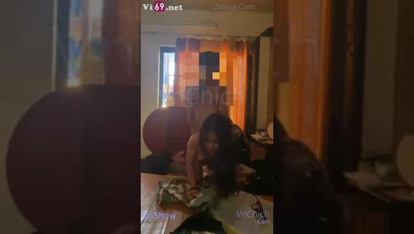 Làm gia sư và lén lút với em sinh viên kính cận tại nhà khi mẹ em ở ngoài ~ Sex Viet69