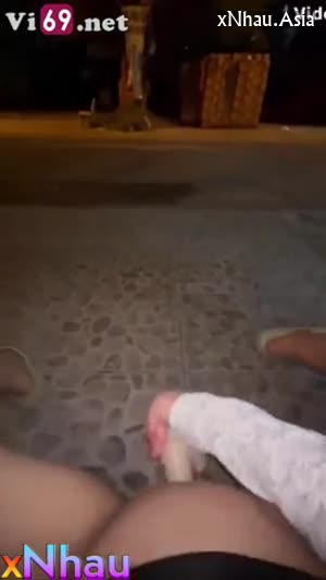 Em gái thích chơi Public ngoài cửa nhà người khác (Em gái thích chơi Public ngoài cửa nhà người khác) [26]