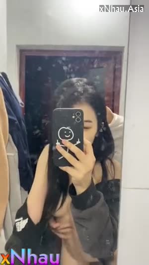 Đôi b thân dâm xinh đẹp doggy đụ nhau trước gương tự quay clip làm kĩ niệm (Đôi b thân dâm xinh đẹp doggy đụ nhau trước gương tự quay clip làm kĩ niệm) [26]