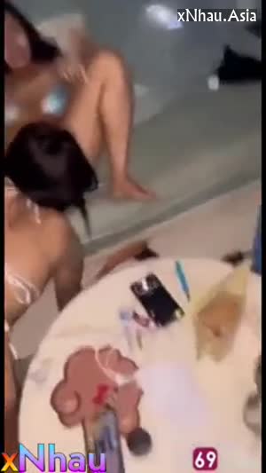Em Thủy Tạ Á hậu Queen of Tatoo thác loạn xả đồ cùng nhóm bạn 2 (Em Thủy Tạ Á hậu Queen of Tatoo thác loạn xả đồ cùng nhóm bạn 2) [26]