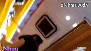 Quay lén dưới váy e nhân viên TGDĐ trog bộ váy đen ngắn có một cái quần nhỏ xinh (Quay lén dưới váy e nhân viên TGDĐ trog bộ váy đen ngắn có một cái quần nhỏ xinh) [26]