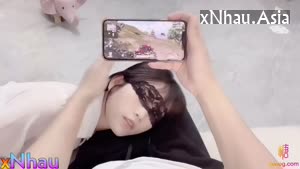 Đg bắn PUBG căng thẳng mà e cũng k tha lại tụt quần ra bú bắt đụ mới chịu (Đg bắn PUBG căng thẳng mà e cũng k tha lại tụt quần ra bú bắt đụ mới chịu) [26]