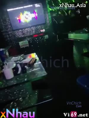 Cuối tuần đi karaoke khỏa thân ăn nhậu cùng anh em, vậy nó mới đẳng cấp chứ (Cuối tuần đi karaoke khỏa thân ăn nhậu cùng anh em, vậy nó mới đẳng cấp chứ) [26]