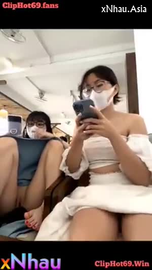 2 em gái dâm vào quán cà phê khoe hàng thủ dâm gạ trai kiếm tiền vú to lồn múp (2 em gái dâm vào quán cà phê khoe hàng thủ dâm gạ trai kiếm tiền vú to lồn múp) [26]