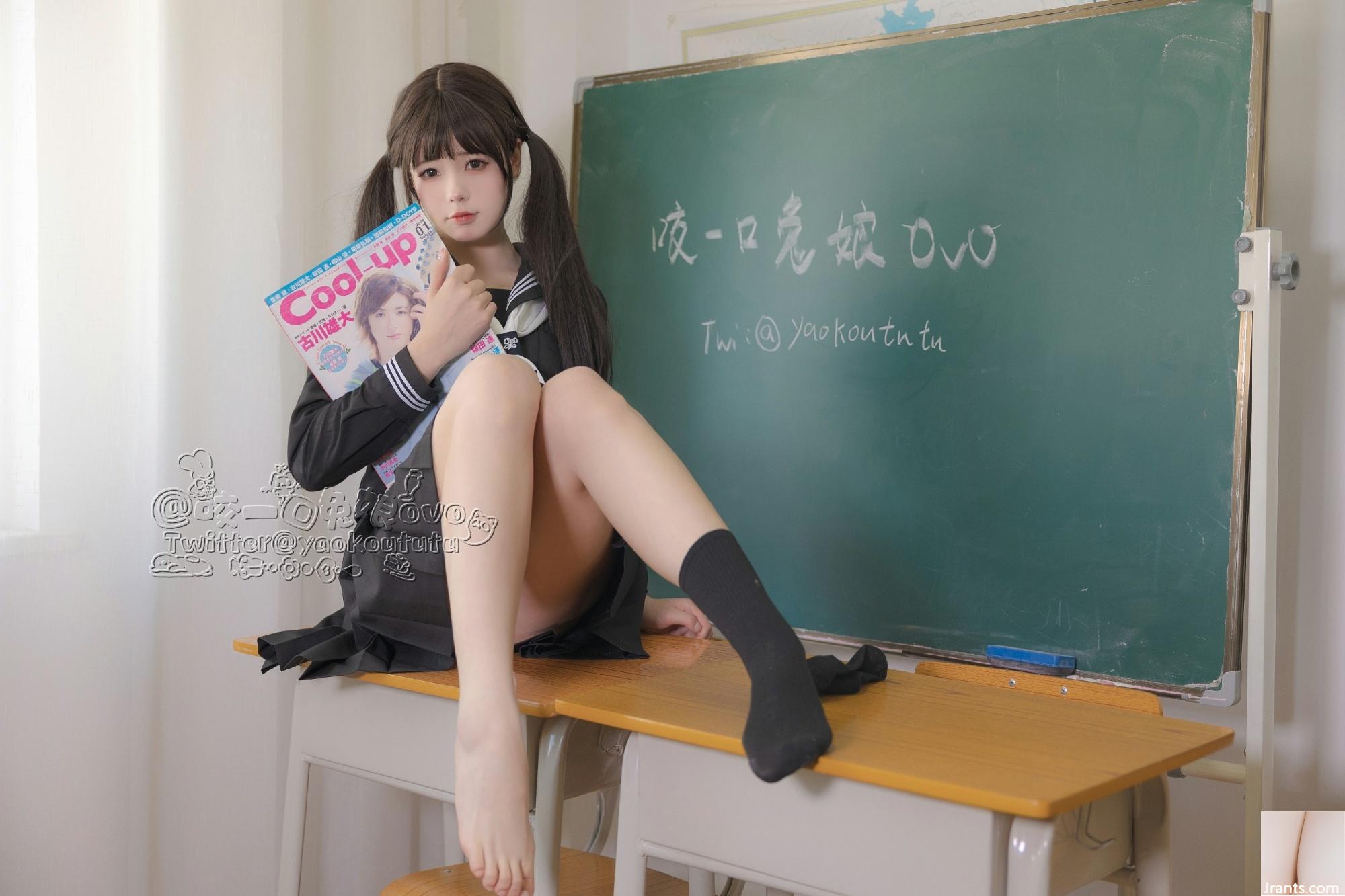 Đọc truyện hentai Tuyển tập Albums siêu phẩm Cosplay - Chap 1427 - Sticky Dumpling Rabbit – After School (54P)