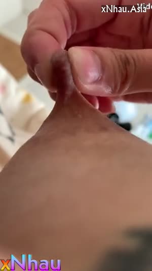 Hành hạ núm vú (Hành hạ núm vú) [26]