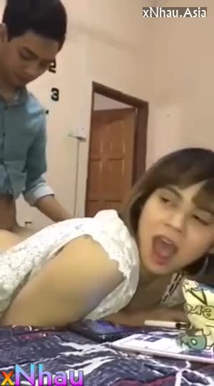 Cảnh em chồng lén lút địt nhau với chị dâu chớp nhoáng khi có cơ hội tại gia đình (Cảnh em chồng lén lút địt nhau với chị dâu chớp nhoáng khi có cơ hội tại gia đình) [26]