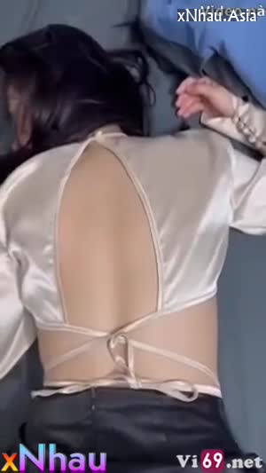 Đưa em sinh viên say rượu về phòng sau bữa tiệc và cái kết ngon chim (Đưa em sinh viên say rượu về phòng sau bữa tiệc và cái kết ngon chim) [26]