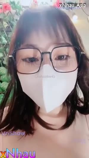 Em idol QQLive HL Yuna9x show lồn trong quán cafe mà nứng qua dụ em nhân viên phục vụ (Em idol QQLive HL Yuna9x show lồn trong quán cafe mà nứng qua dụ em nhân viên phục vụ) [26]