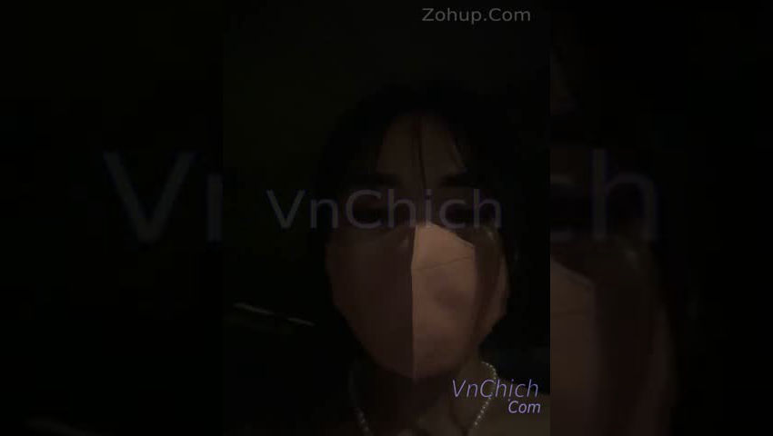 ⁣Em gái Việt Eira2004 thích cái cảm giác lén lút thủ dâm ngoài đường và cái kết ~ Sex VnShow