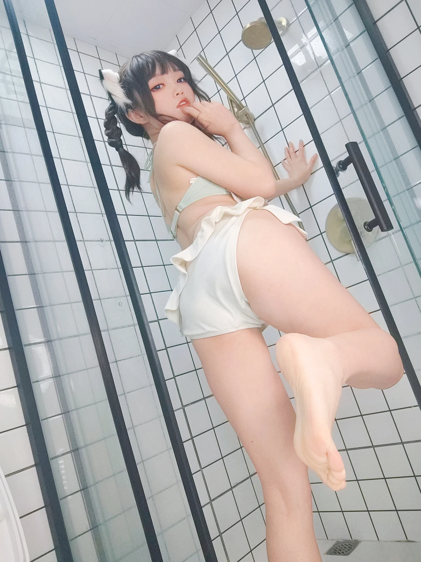 Đọc truyện hentai Tuyển tập Albums siêu phẩm Cosplay - Chap 282 - Kanzawa Nagari - No.008 - Dây bện áo tắm màu xanh trắng