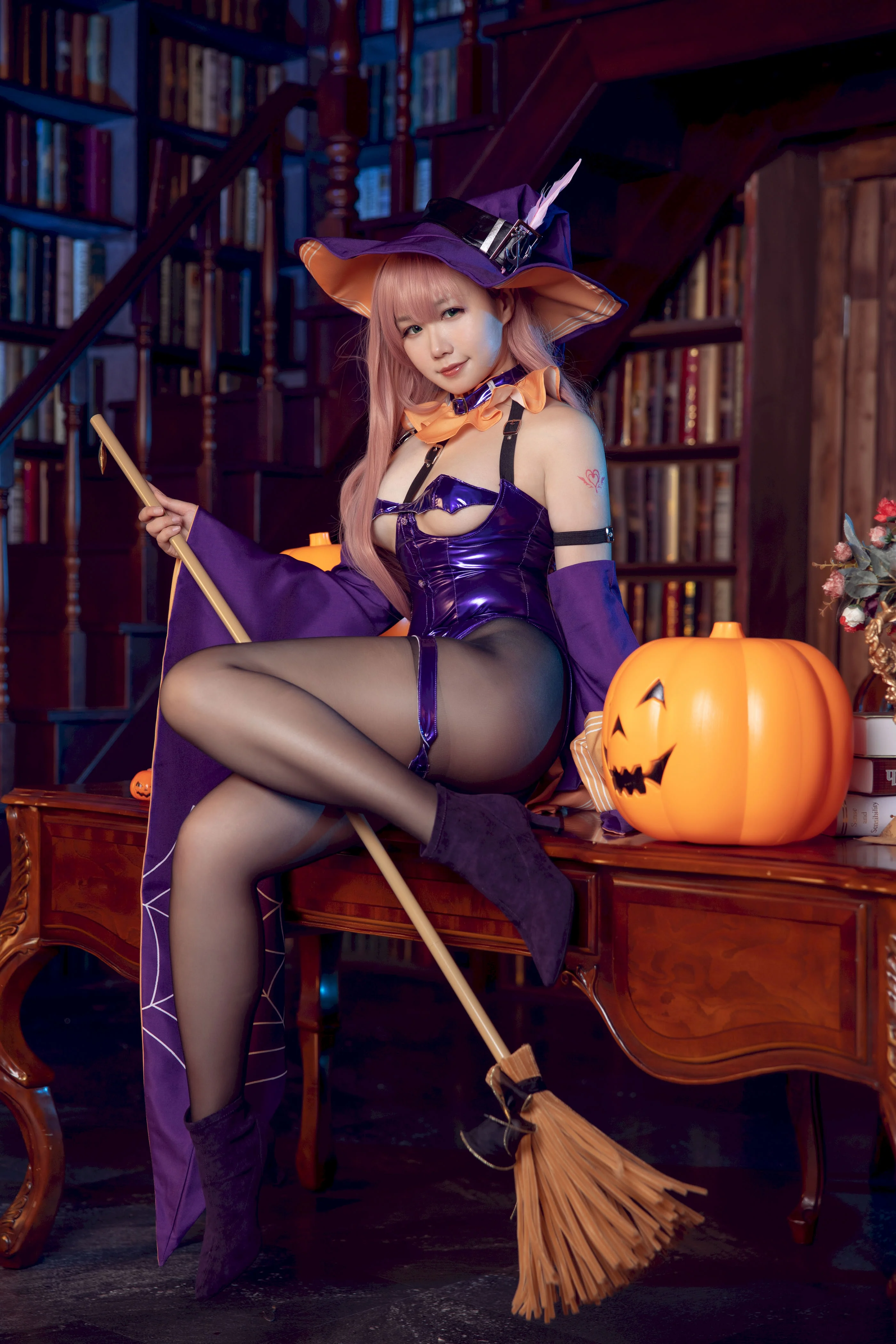 Đọc truyện hentai Tuyển tập Albums siêu phẩm Cosplay - Chap 1176 - Mahua Sauce - Memphis Halloween
