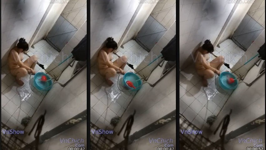 ⁣Quay lén hàng xóm thủ dâm đạt cực khoái trong phòng tắm ~ Sex Viet69