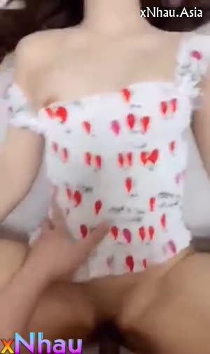 em gái với bộ đồ khiêu gợi (em gái với bộ đồ khiêu gợi) []