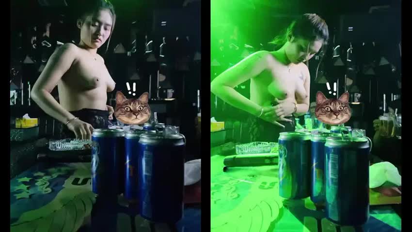 ⁣Cuối tuần đi karaoke khỏa thân ăn nhậu cùng anh em, vậy nó mới đẳng cấp chứ