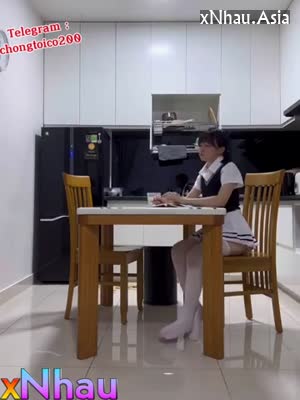 EM GÁI ĐANG HỌC BÀI THÌ BỊ *** DÂM (TELE:CHONGTOICO200) (EM GÁI ĐANG HỌC BÀI THÌ BỊ *** DÂM (TELE:CHONGTOICO200)) [26]