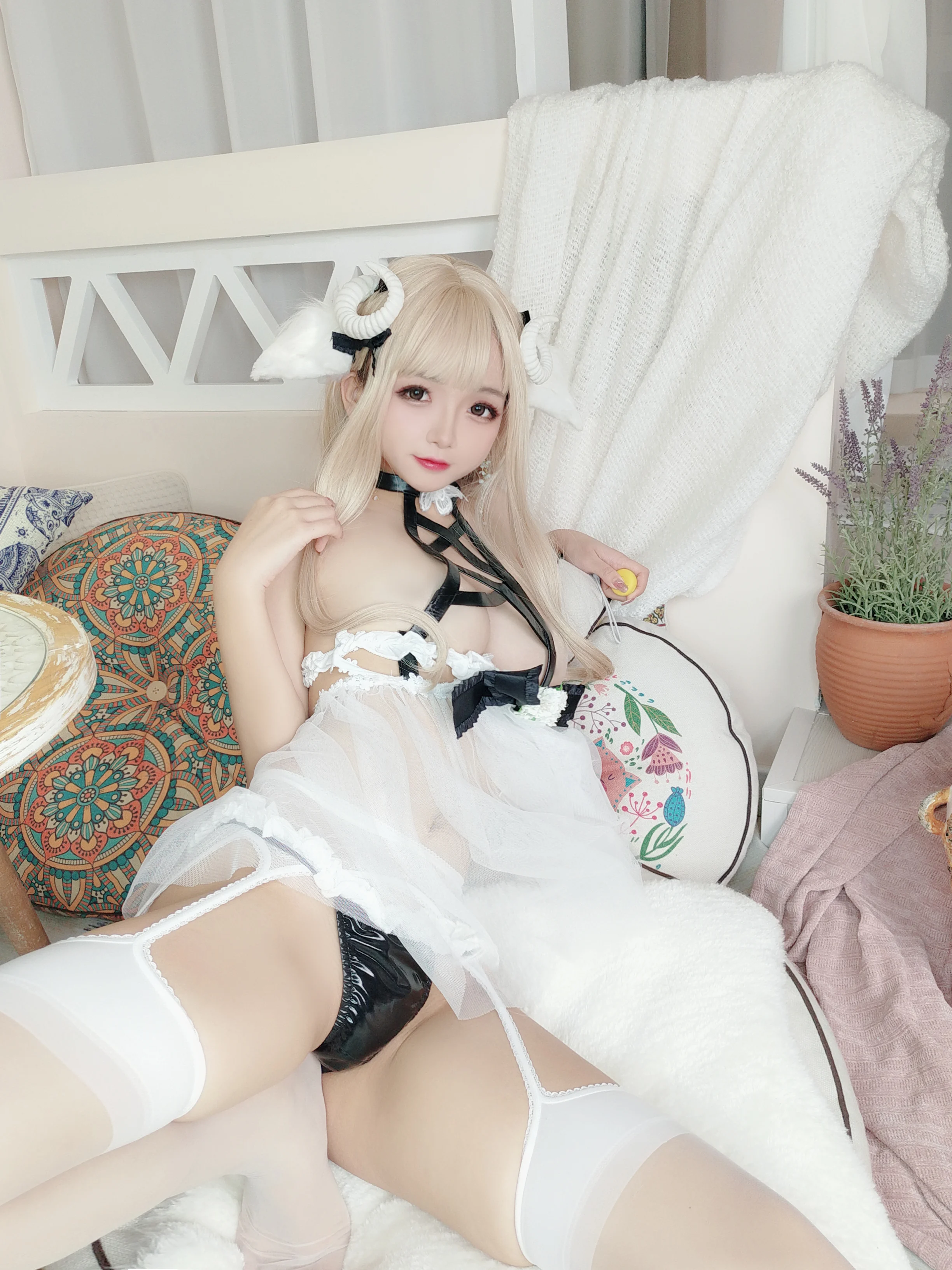 Đọc truyện hentai Tuyển tập Albums siêu phẩm Cosplay - Chap 1011 - Rina Jiao - White Lamb
