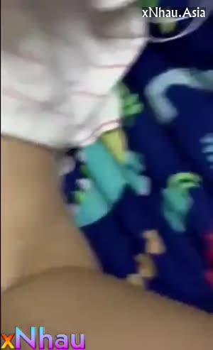 Em say,chỉ tính đút tay vào mà lồn em ấm quá,a đành đút cặc vào địt thấy sướng vc (Em say,chỉ tính đút tay vào mà lồn em ấm quá,a đành đút cặc vào địt thấy sướng vc) [26]